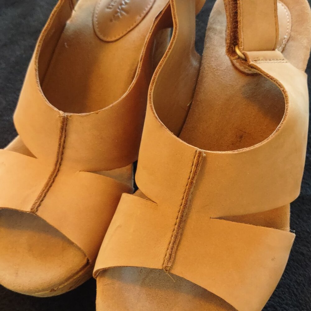New Tan Suede Clark's Artisan clogs